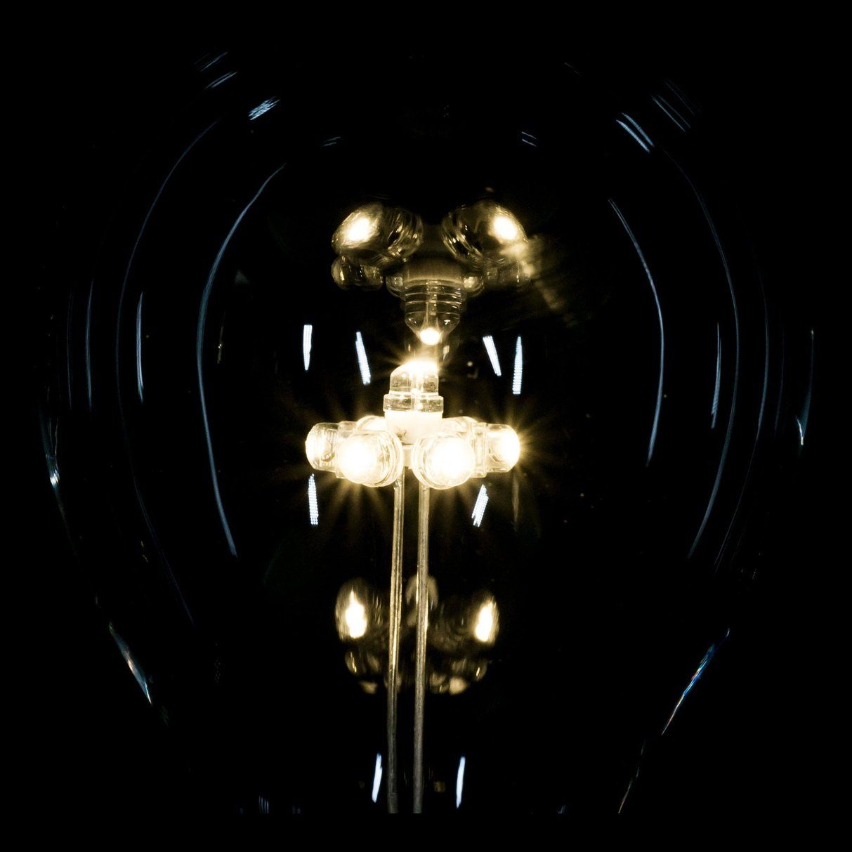 FLYTE Buckminster 2.1 Zwevende Tafellamp - Walnoot / Koper