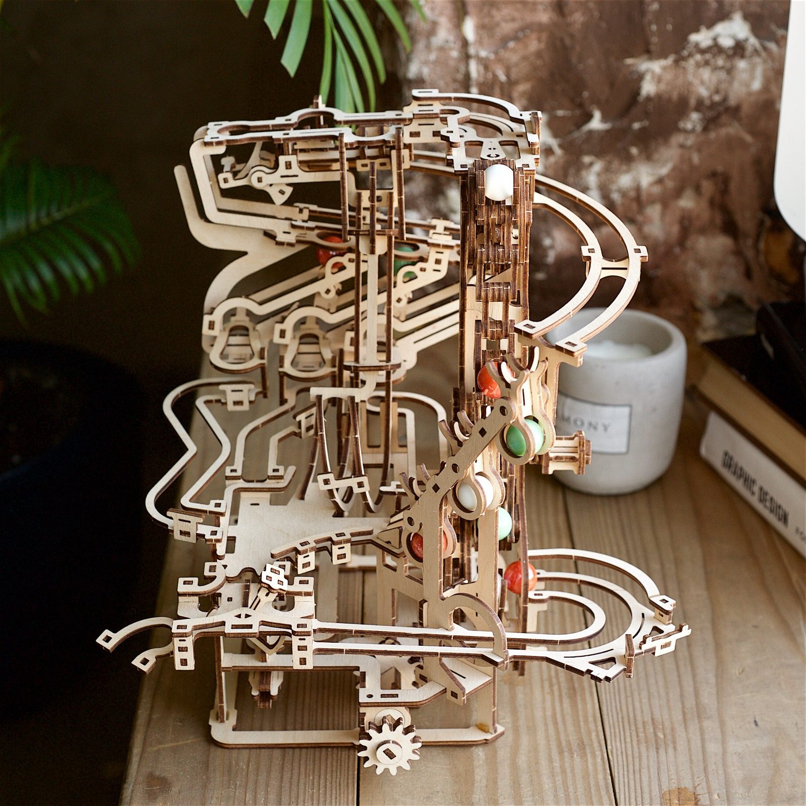 Ugears Houten Modelbouw - Knikkerbaan met Kettinglift Mechanisme
